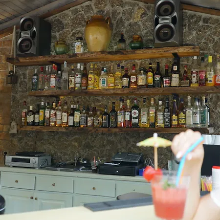 Spiti Nikos 公寓式酒店 3*