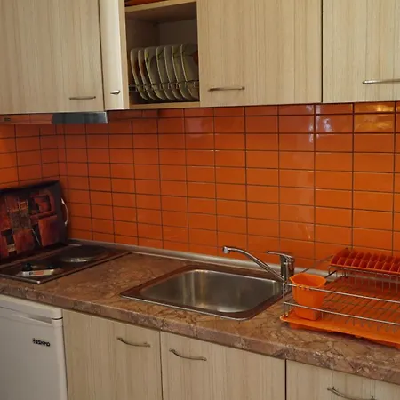 Spiti Nikos 3* Danilia