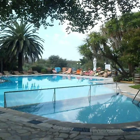 Spiti Nikos Aparthotel 3*