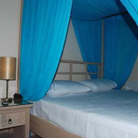 Spiti Nikos Aparthotel 3*