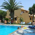 Spiti Nikos 3* Danilia