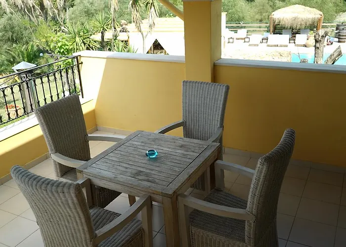 Spiti Nikos 3* Danilia