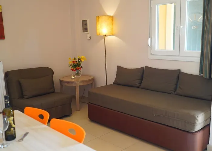 Spiti Nikos 3* Danilia